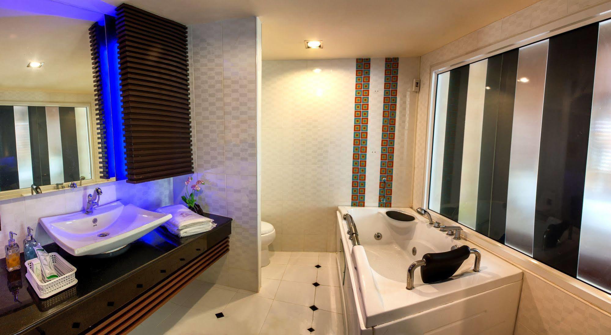 The Ring Hotel Hat Yai Ngoại thất bức ảnh