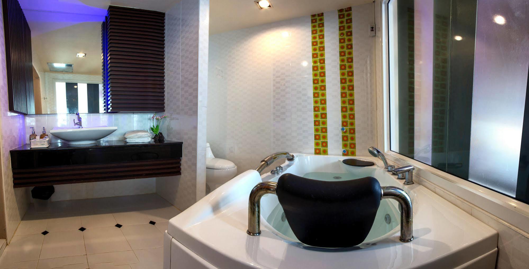 The Ring Hotel Hat Yai Ngoại thất bức ảnh